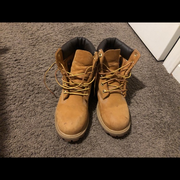 Kids Timberlands size 4 so women’s size 6 - Picture 2 of 5